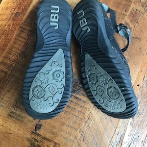 JBU by Jambu women’s Mary-Jane. Black floral cut-outs. Memory foam. Size 8.
